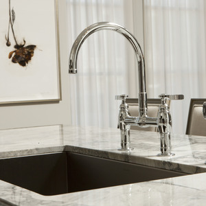 Presentation centre j6r2435074